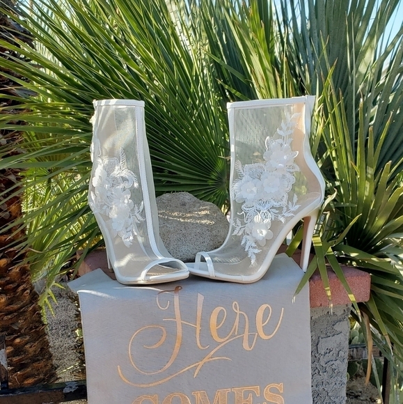 Bridal‎ Booties for the Boho Wilderness - Picture 2 of 11